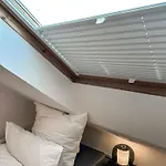 Διαμέρισμα Fancy With 4k Tv For 3 People And 2 People Sleep Couch - Includes Kitchen *