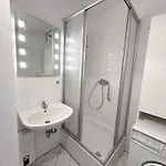 Διαμέρισμα Fancy With 4k Tv For 3 People And 2 People Sleep Couch - Includes Kitchen Έσσεν