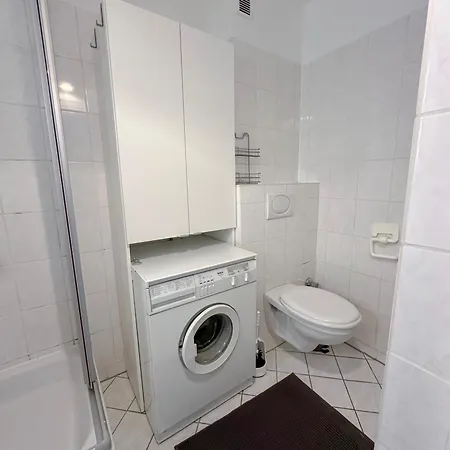 Fancy With 4k Tv For 3 People And 2 People Sleep Couch - Includes Kitchen *