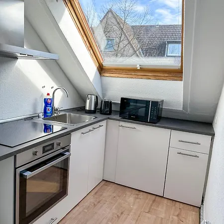 Fancy With 4k Tv For 3 People And 2 People Sleep Couch - Includes Kitchen Essen