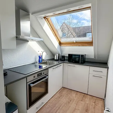 Apartment Fancy With 4k Tv For 3 People And 2 People Sleep Couch - Includes Kitchen