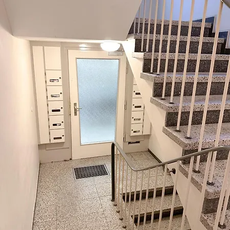 Fancy With 4k Tv For 3 People And 2 People Sleep Couch - Includes Kitchen Apartment