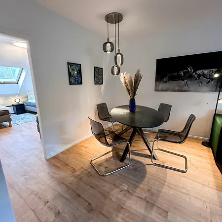 Fancy With 4k Tv For 3 People And 2 People Sleep Couch - Includes Kitchen Apartment Essen