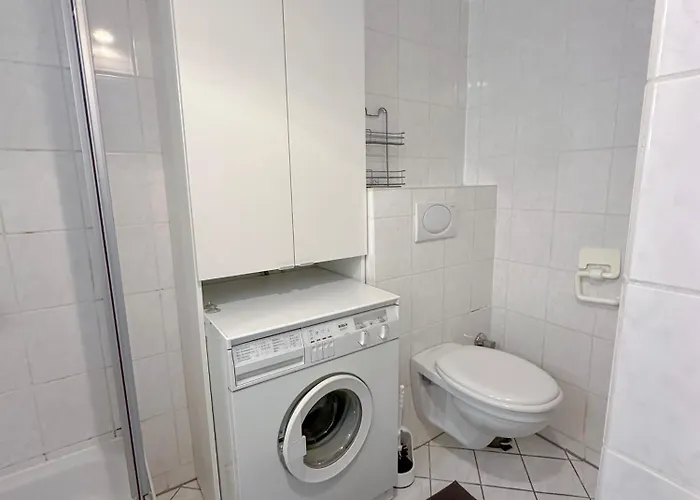 Fancy With 4k Tv For 3 People And 2 People Sleep Couch - Includes Kitchen *