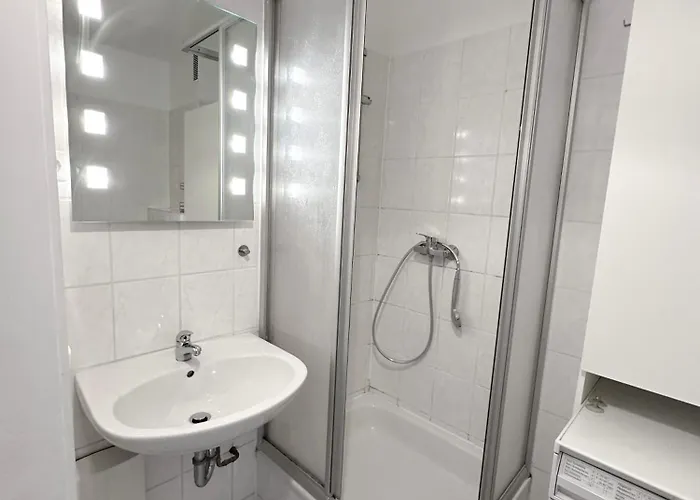 Διαμέρισμα Fancy With 4k Tv For 3 People And 2 People Sleep Couch - Includes Kitchen Έσσεν