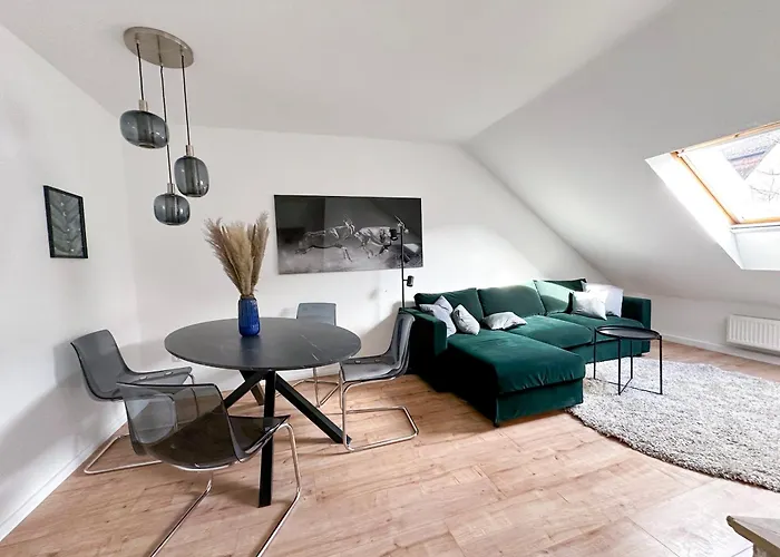 Fancy With 4k Tv For 3 People And 2 People Sleep Couch - Includes Kitchen * Essen